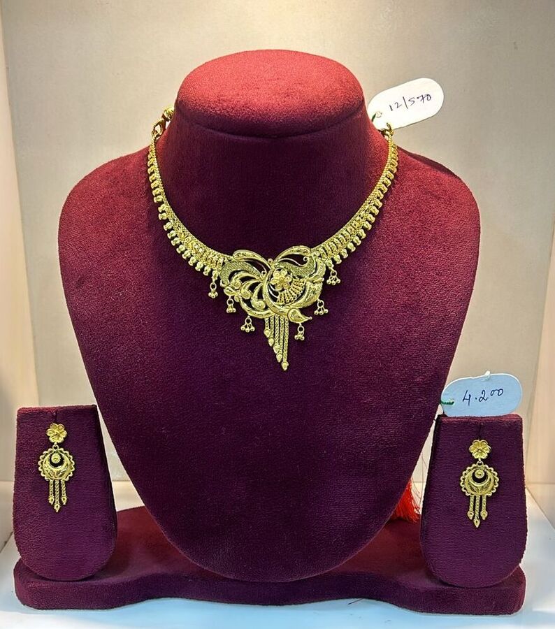 GOLD JEWELLERY Necklace & Earrings